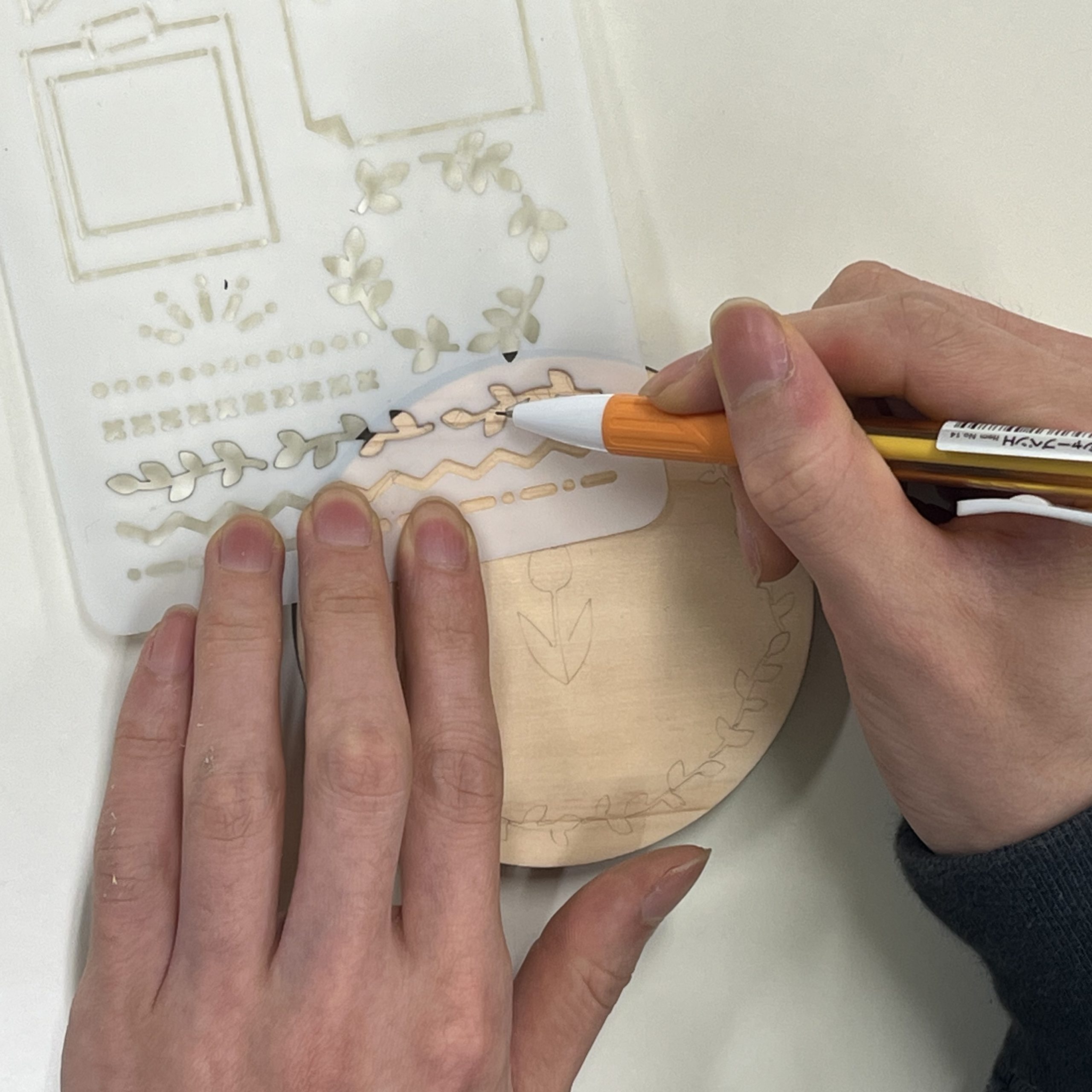 テンプレートを使用したデザインの下書き